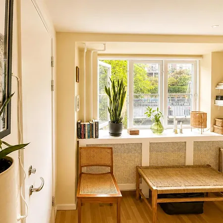 Lägenhet Characterful Split-level Flat In Christianshavn Köpenhamn